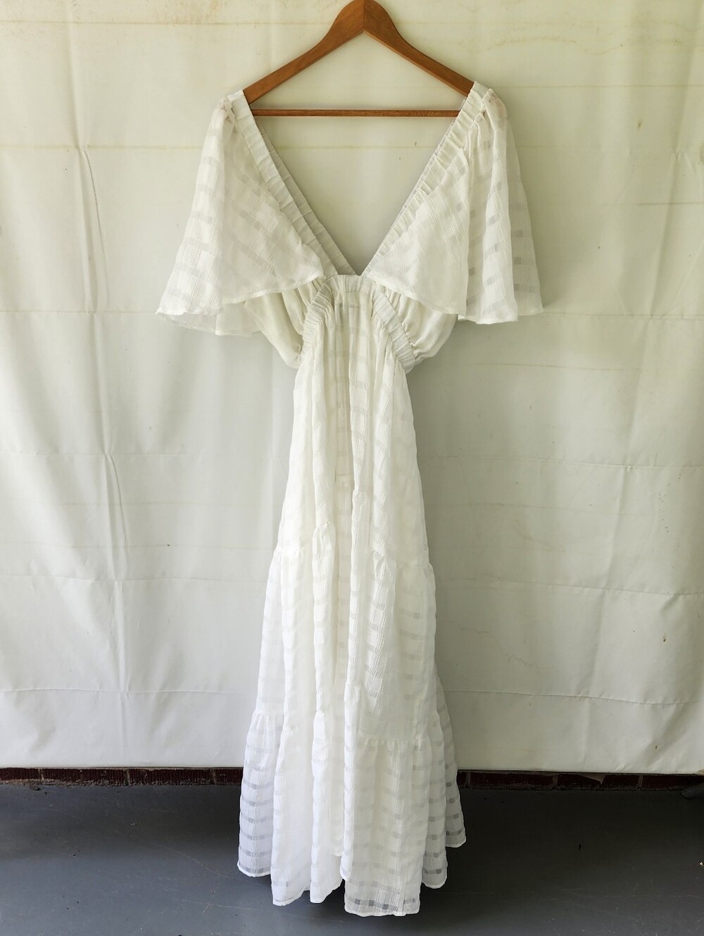 Arula White V-Neck Flutter Sleeve Maxi Dress - Picture 11 of 13